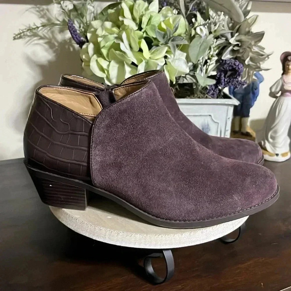 Vionic Marissa Suede Embossed Ankle Boots Burgundy 9.5 Casual Fall Maroon - Picture 1 of 7